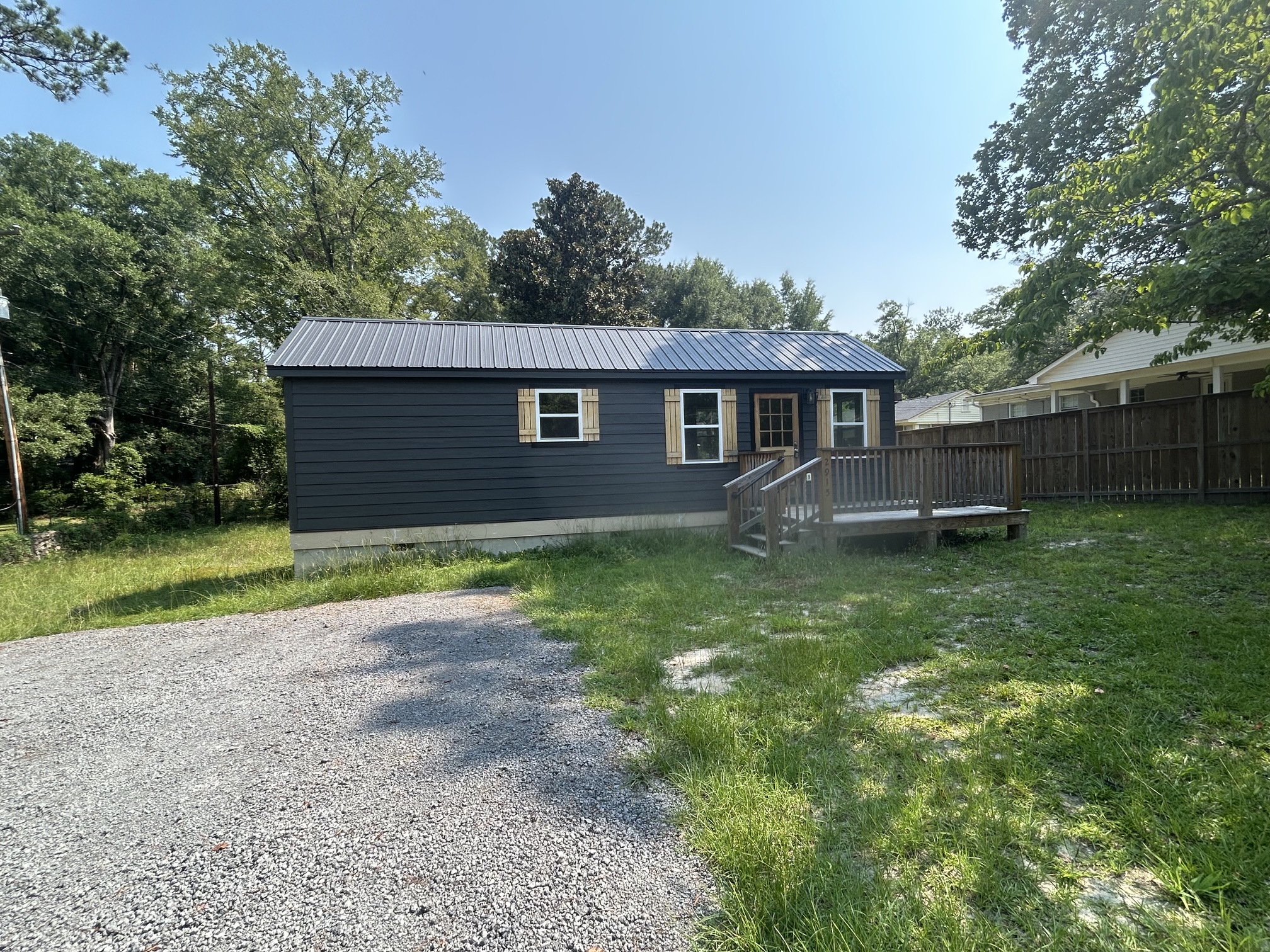 2915 Oakview Road